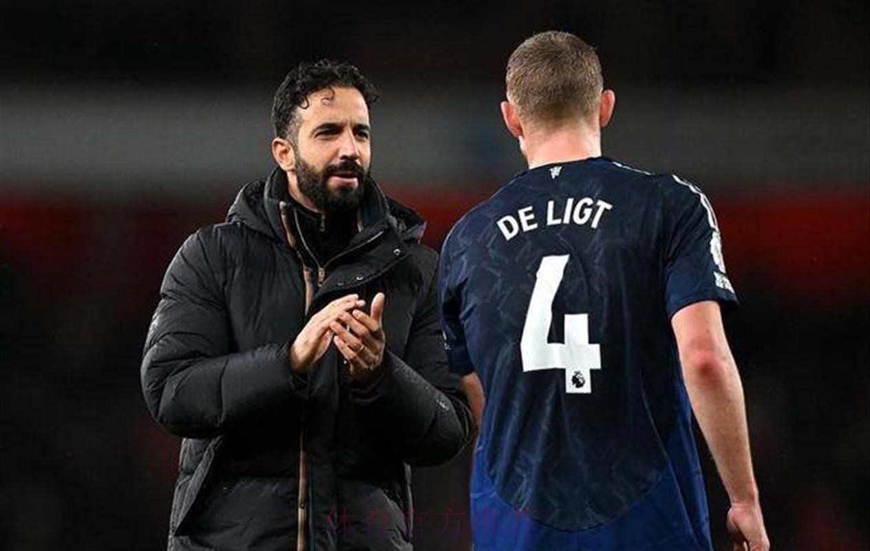 曼联更衣室分裂!12人不满高层+声援阿莫林 4000万红星嘲讽惹众怒 曼联更衣室分裂!12人不满高层+声援阿莫林 4000万红星嘲讽惹众怒